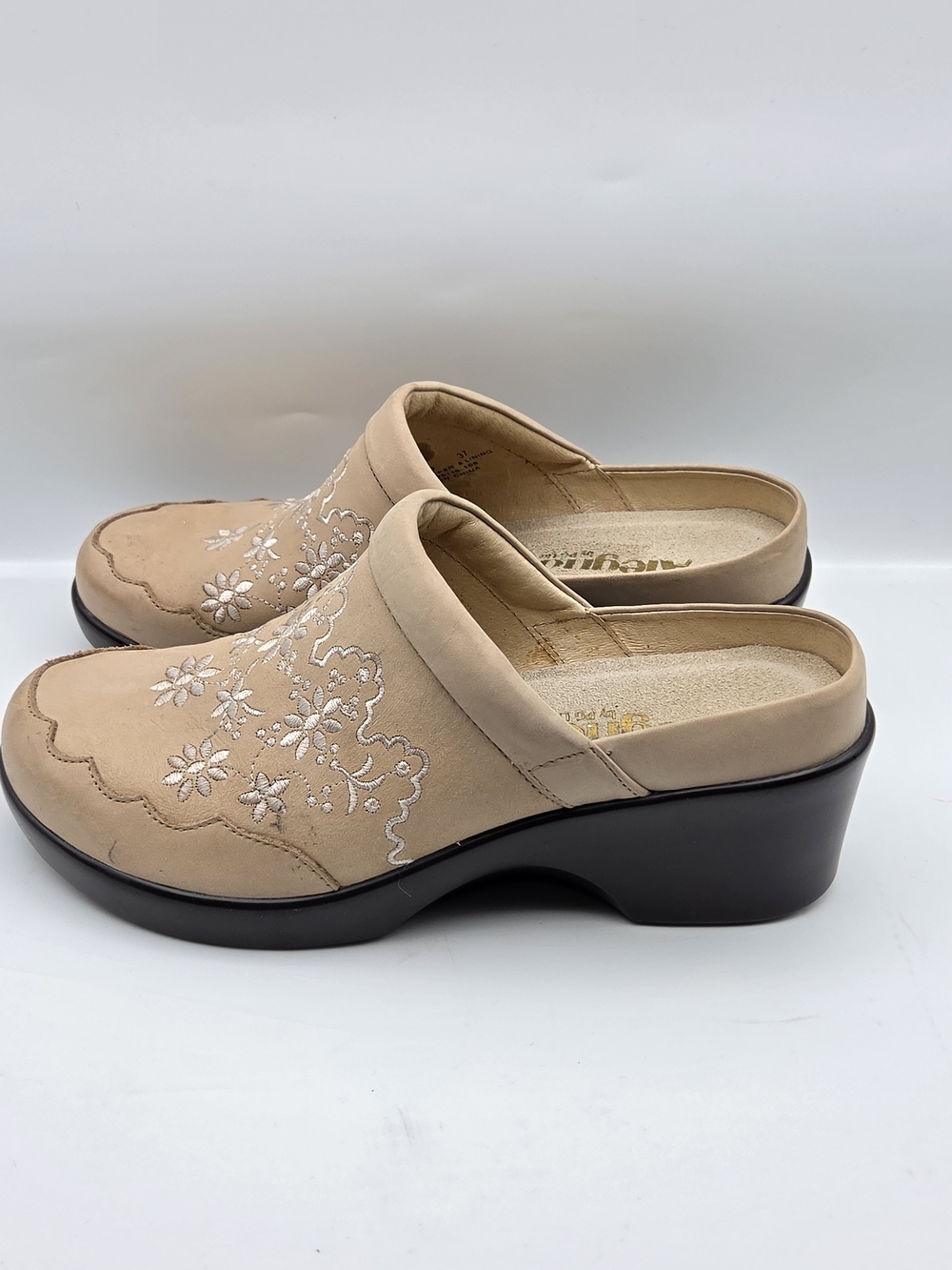 Alegria Isabelle Clogs Womens Size 37 US 7 Floral Embroidery Cream Leather Shoes